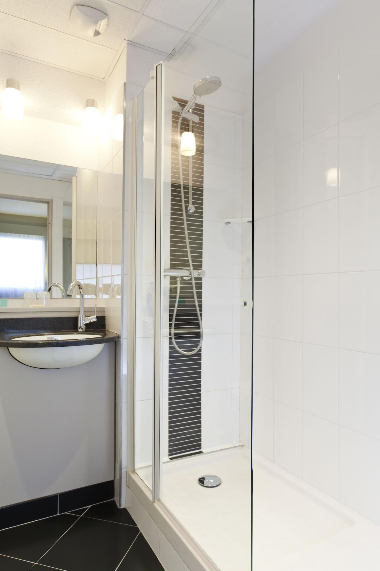 Ibis Styles Bordeaux Centre Meriadeck Exterior photo
