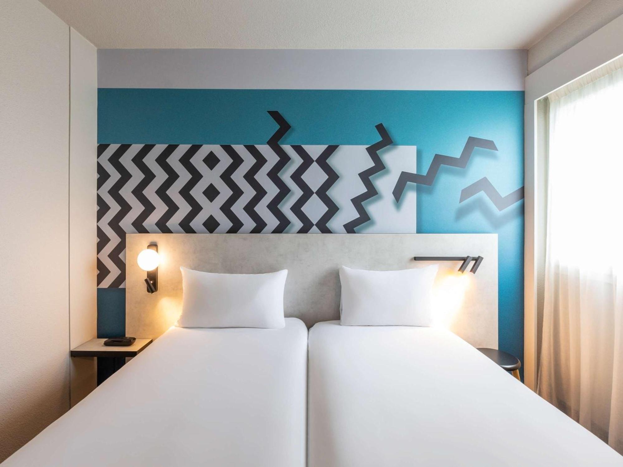 Ibis Styles Bordeaux Centre Meriadeck Exterior photo