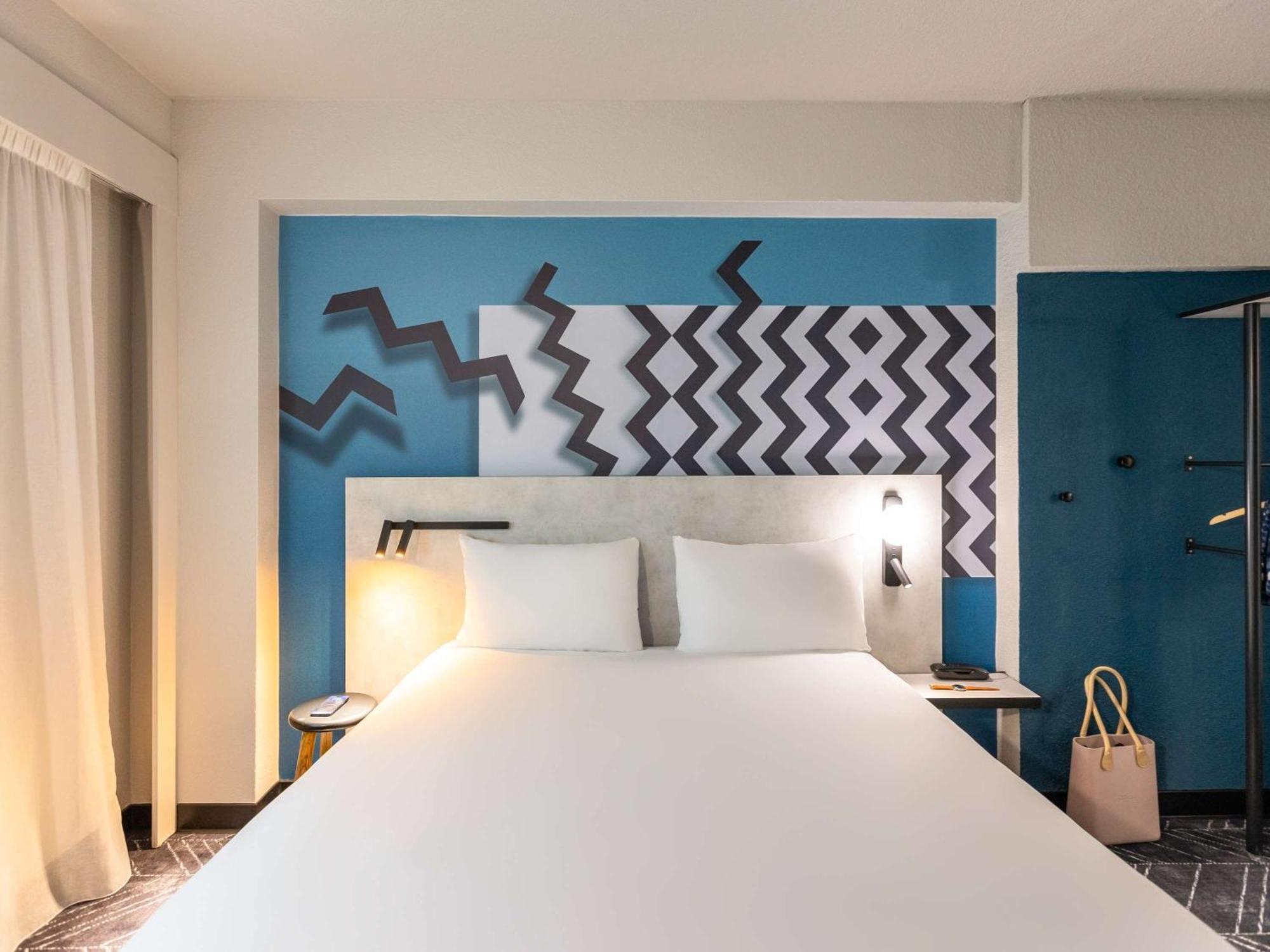 Ibis Styles Bordeaux Centre Meriadeck Exterior photo