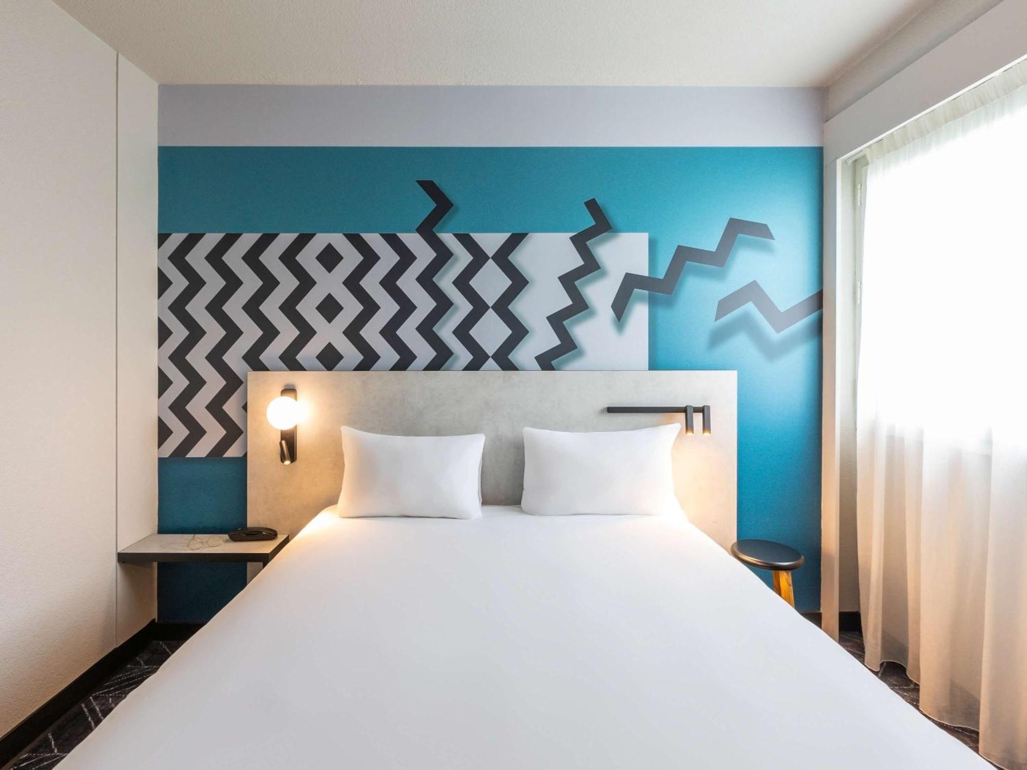 Ibis Styles Bordeaux Centre Meriadeck Exterior photo