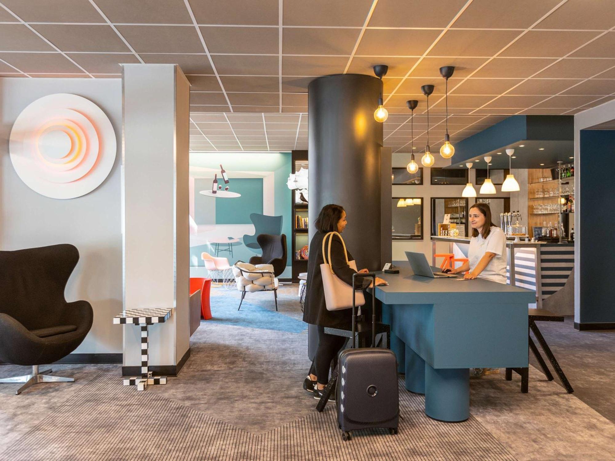 Ibis Styles Bordeaux Centre Meriadeck Exterior photo